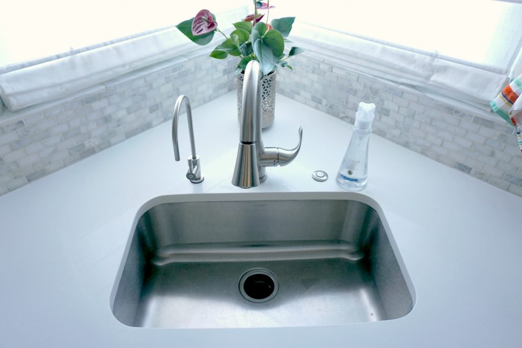 undermount kitchen faucet